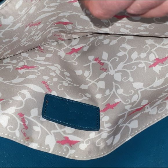 Mislogirl clutch with gold chain & wrist strap optional - Picture 2 of 10